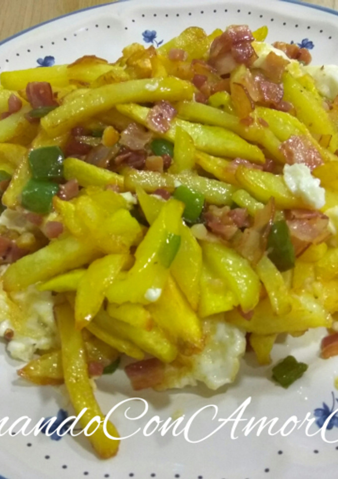 Una foto de Huevos Rotos con Jamón y Bacón
