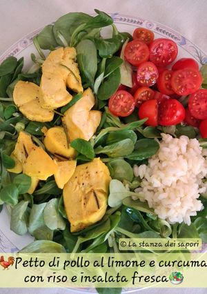 Foto di 🐓Petto di pollo al limone e curcuma con riso e insalata fresca🥗