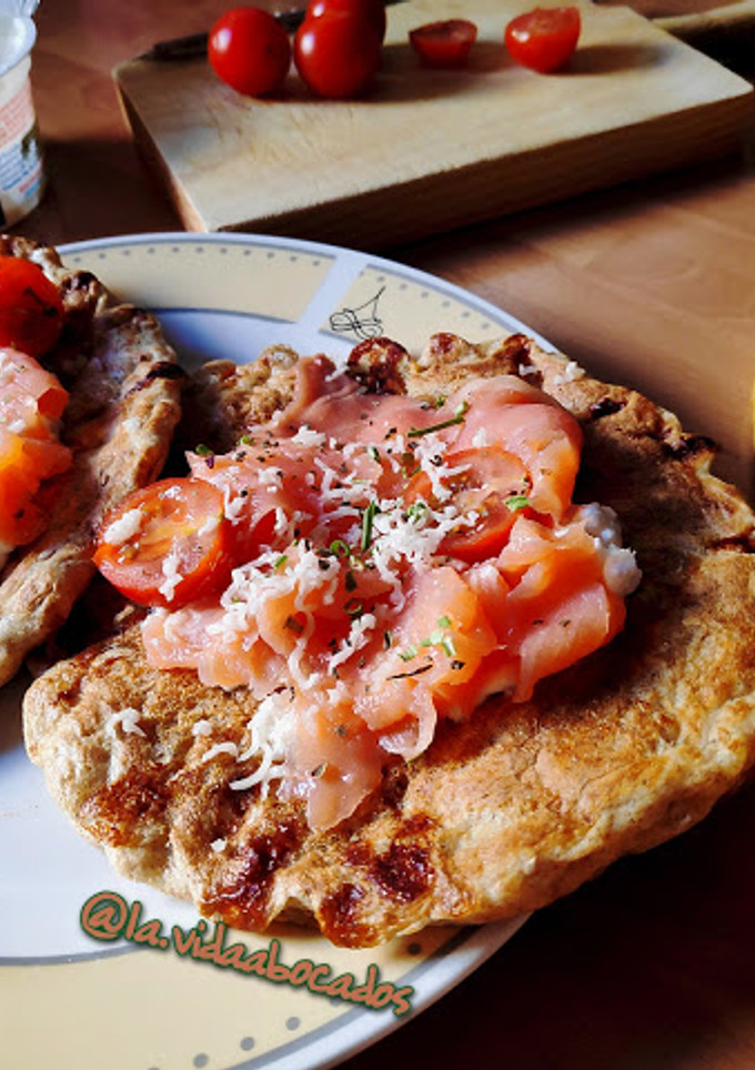Una foto de Tortitas de Queso y Salmón ahumado