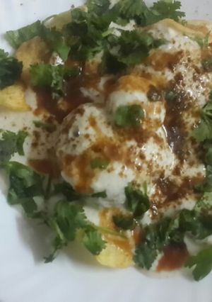 A picture of Aloo tikki chaat.