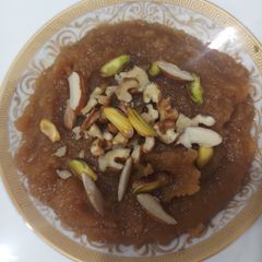 A picture of Besan or suji ka Halwa.