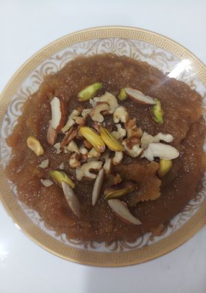 A picture of Besan or suji ka Halwa.