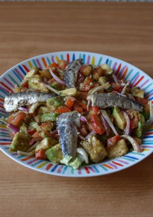 Foto principal de Salpicón de aguacates con sardinillas