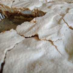 Una foto de "Torta merengada" con dulce de leche (merengue francés)
