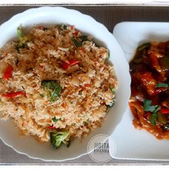 A picture of Garlic Schezwan Fried Rice.