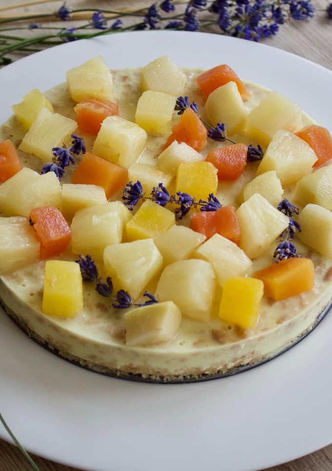Una foto de Tarta de gelatina de piña y galletas