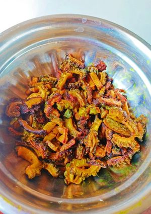 করলা ভাজা (Korola bhaja recipe in Bengali) রেসিপির প্রধান ছবি