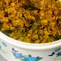 A picture of Dal Masoor with capsicum.