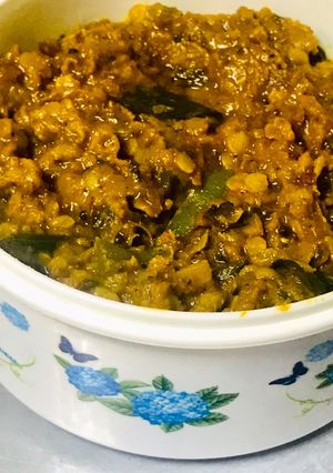 A picture of Dal Masoor with capsicum.