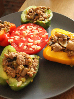 Una foto de Pimientos re-llenos y tomates ajeados