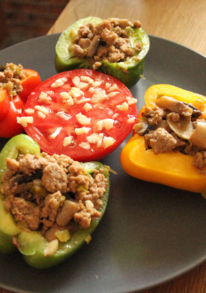 Una foto de Pimientos re-llenos y tomates ajeados