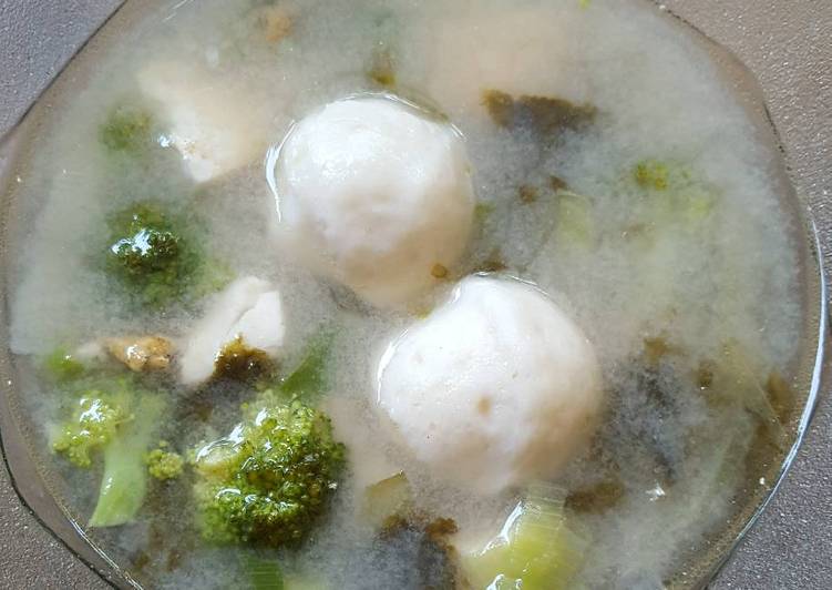 Cara Gampang Membuat Sup bakso ikan yang Bikin Ngiler