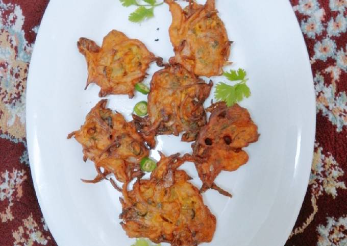 Crispy onion pakodas