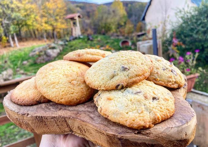 Recipe of Cookies (chocolat blanc coco et chocolat noir amande)