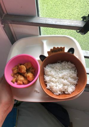 Hình của món Gà viên rim dứa.