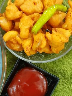 કાંદા ના ભજીયા (kanda bhajiya gujrati recipe in Gujarati) રેસીપી મુખ્ય ફોટો