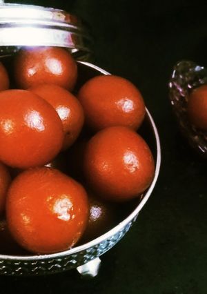 ગુલાબ જાંબુ (Gulab Jamun Recipe In Gujarati) રેસીપી મુખ્ય ફોટો