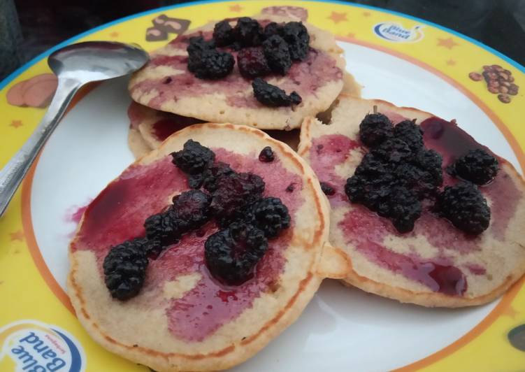 Pancake sehat dengan selai berry