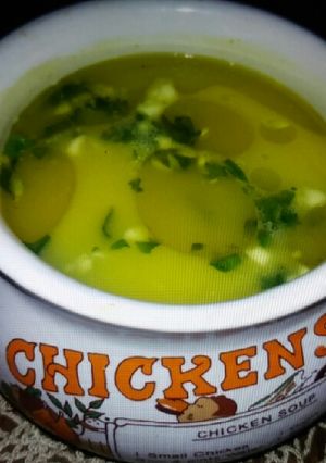 Una foto de Sopa de calabaza, pollo y verduras