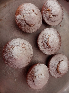 Una foto de Magdalenas de vainilla rellenas con dulce de leche