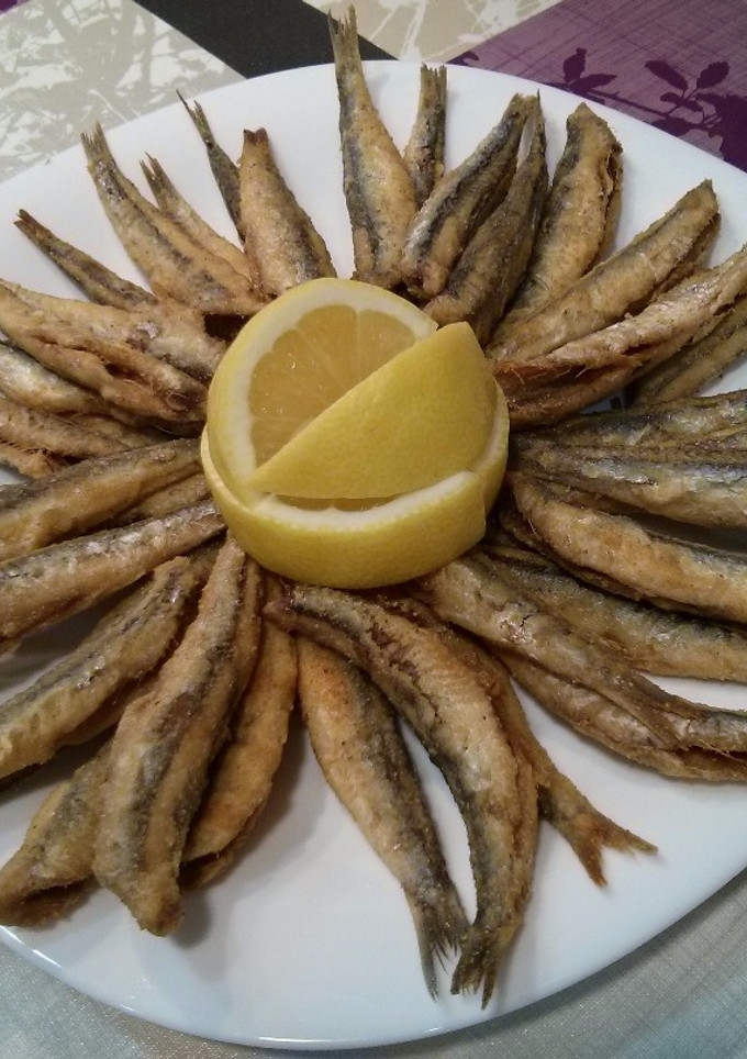 Una foto de 🐟 Boquerones fritos jugosos y crujientes