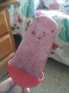 Una foto de Helado de frutos rojos y plátano