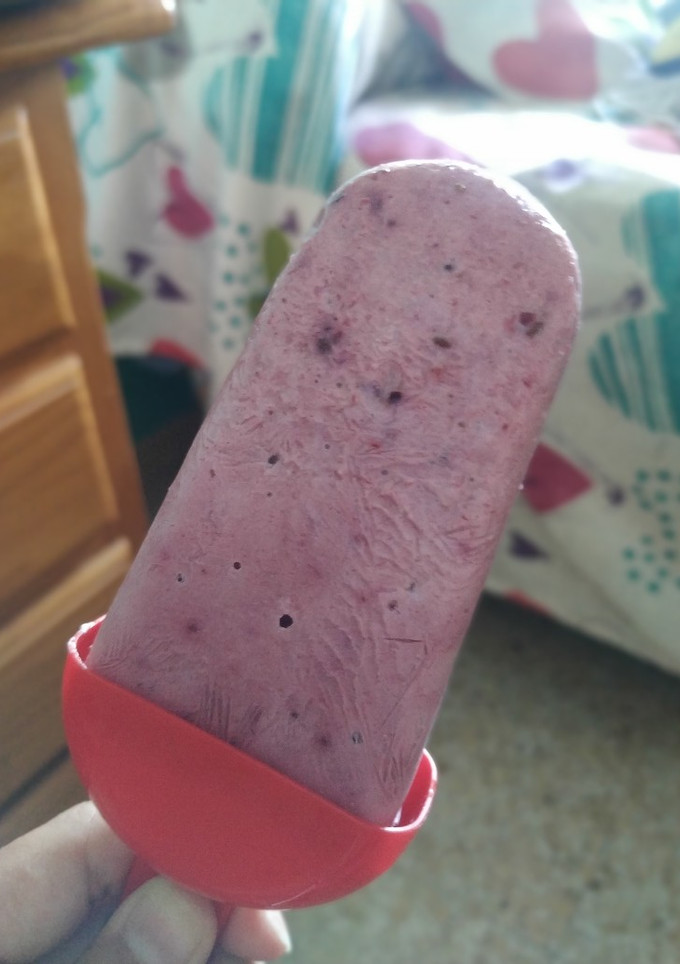 Una foto de Helado de frutos rojos y plátano