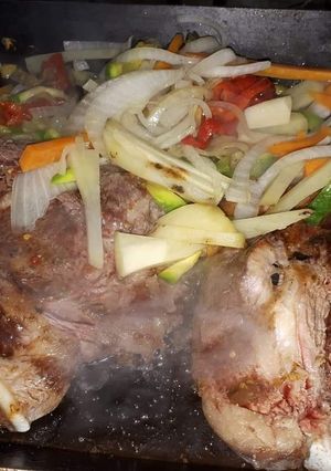 Una foto de Churrascos con vegetales