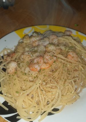 Una foto de Espaguetis con gambas al ajillo