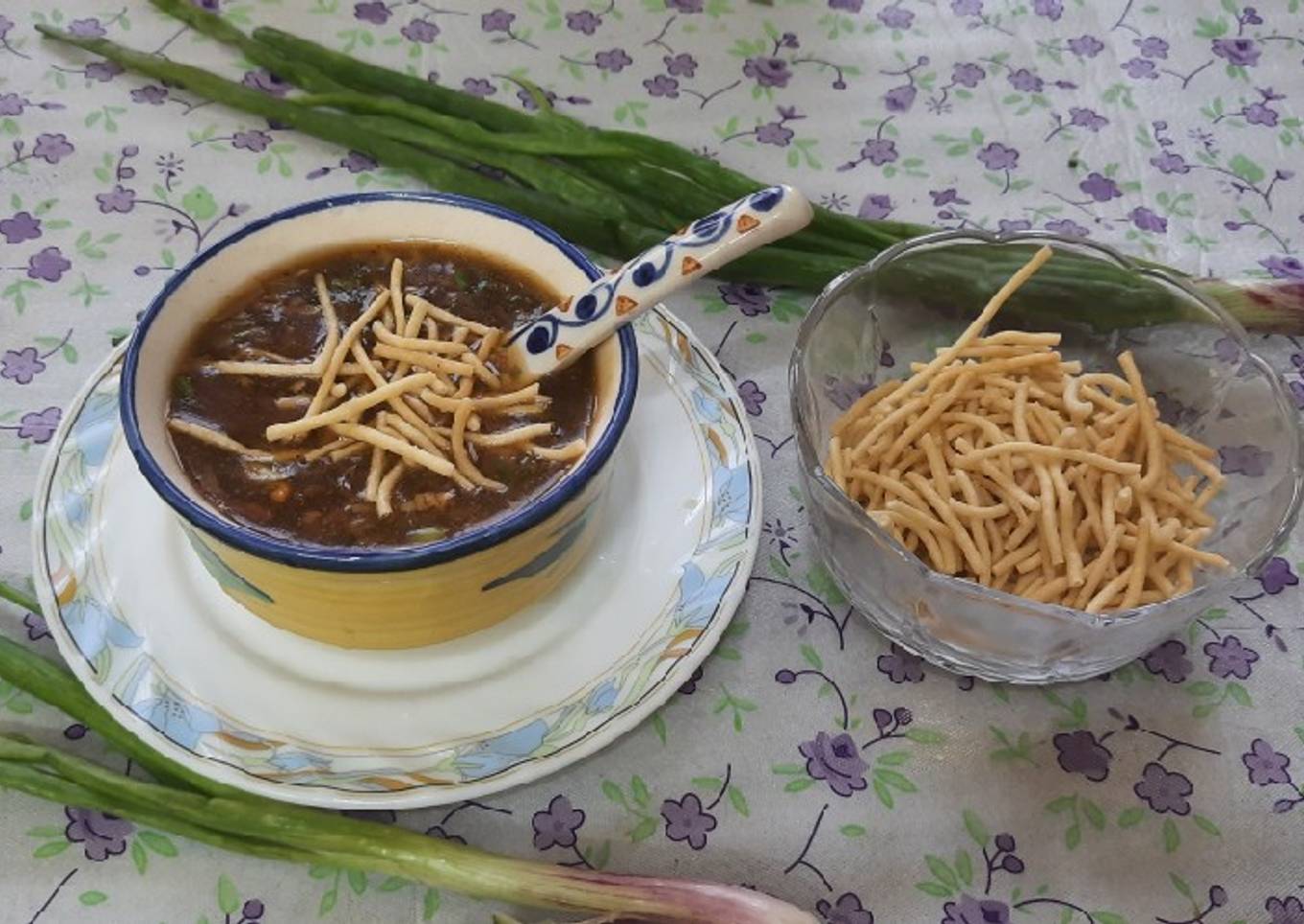Chinese restaurant style spicy veg manchow soup