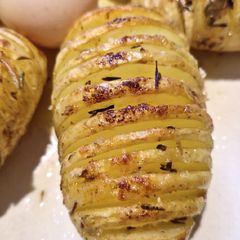 A picture of Hasselback Potatoes.
