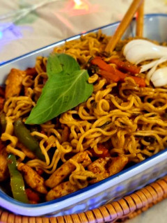 عکسی از دستور نودل مرغ و سبزیجات