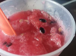 Una foto de Refresco de patilla 🍉con Kola Román 🥤
