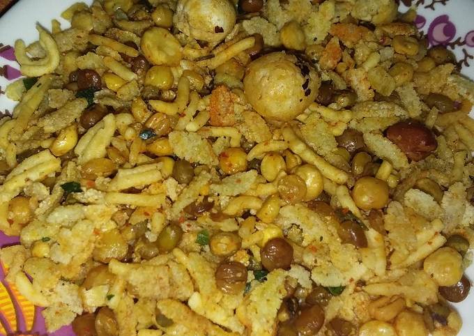 Homemade namkeen mixture Recipe by Srishti Singh - Cookpad