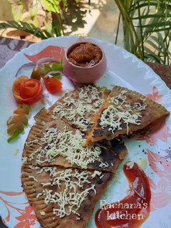 પીઝા પરાઠા (Pizza Paratha Recipe In Gujarati) રેસીપી મુખ્ય ફોટો