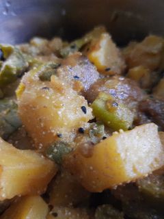 ঝিঙে আলু পোস্ত(jhinge aloo posto recipe in Bengali) রেসিপির প্রধান ছবি