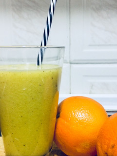 Una foto de Zumo cítrico con plátano
