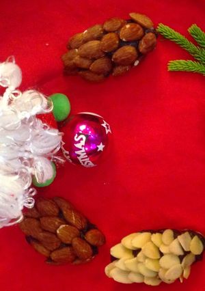 Hình của món Bánh quả thông (Pinecone Cake).