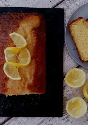 A picture of Lemon Drizzle   Cake.