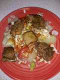 Yuca con costilla de cerdo en olla de cocimiento lento