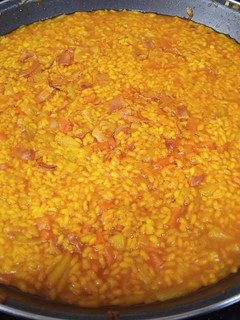 Una foto de Arroz con verduras y bacon