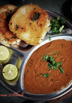પાવ ભાજી (Pav Bhaji Recipe In Gujarati) રેસીપી મુખ્ય ફોટો