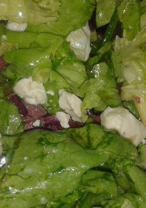 Una foto de Ensalada de lechuga y verdeo