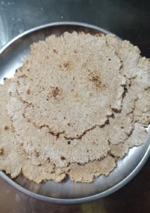 A picture of Bran flour Roti.
