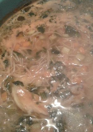 Una foto de Sopa de fideo con verduras