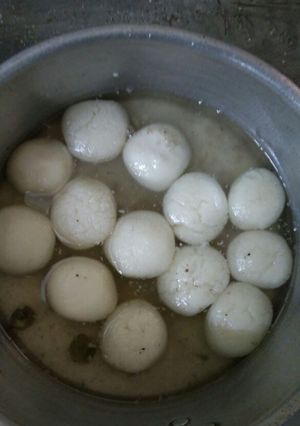 A picture of Homemade Rosogolla.