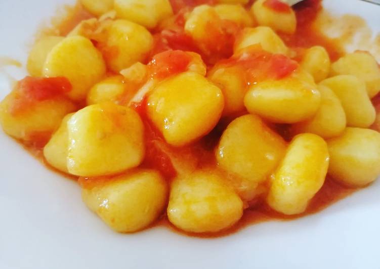 Gnocchi di patate all&#39; aglione