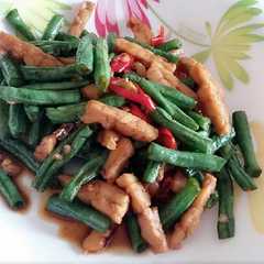 A picture of tumis kacang panjang .