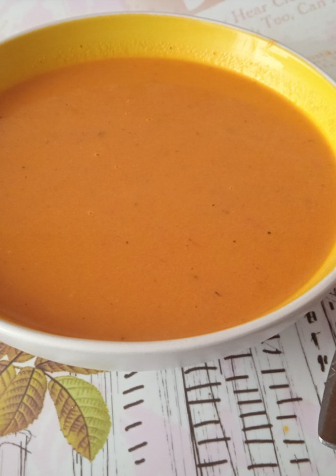 Una foto de Crema de tomate y zanahoria asados