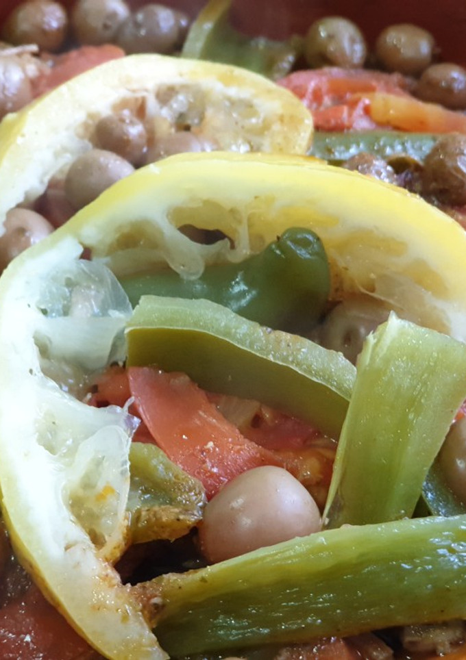 Una foto de Tajine de Pescado y verduras